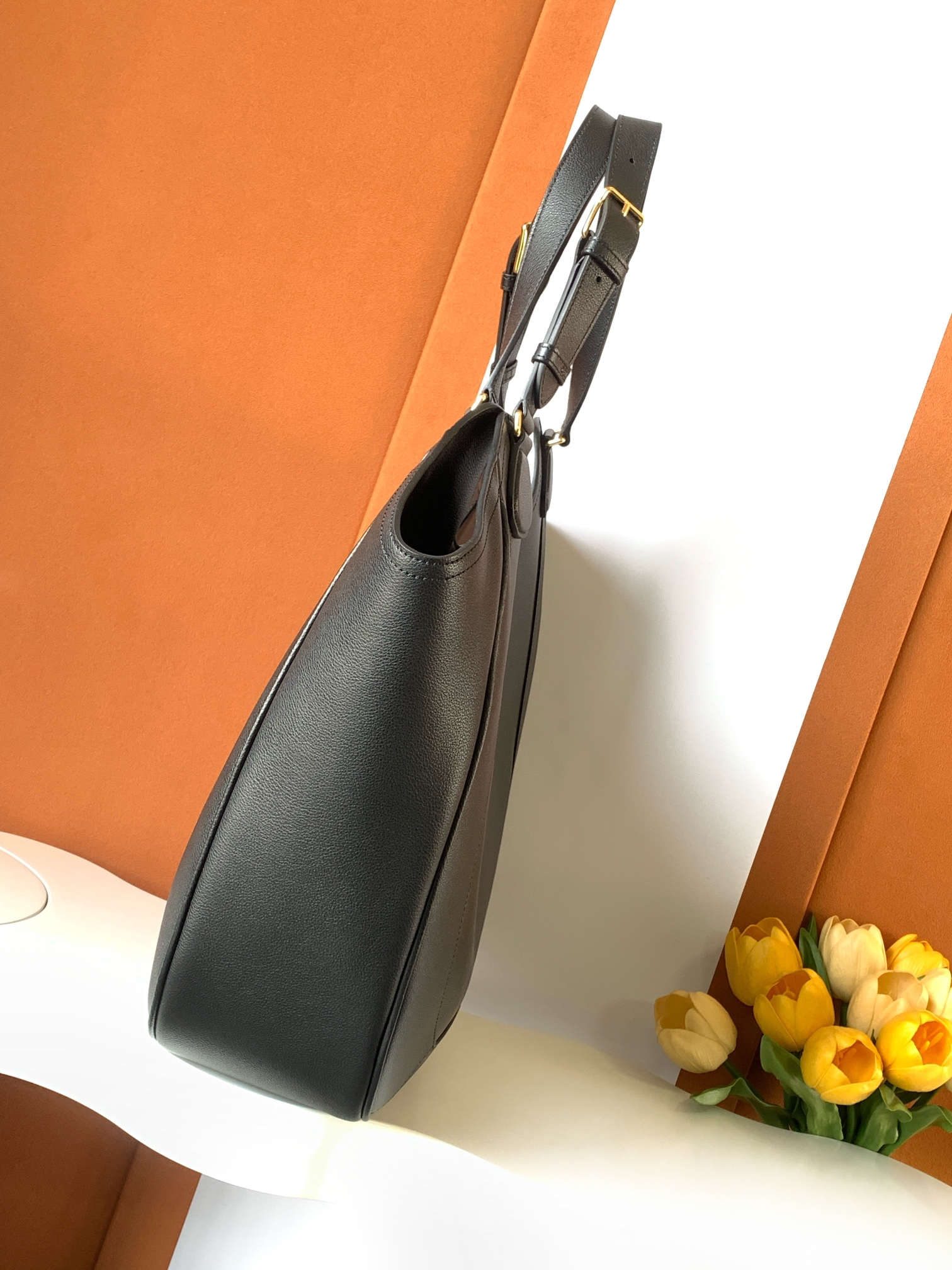 Quiet Luxury Minimalist Hobo B - Luxury Bags Old Money recension och pris
