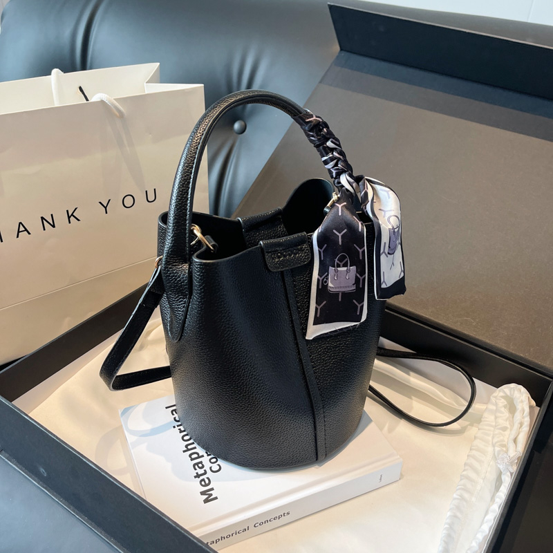 Red PU Bucket Shoulder and Cro - Luxury Bags For Women Sale recension och pris