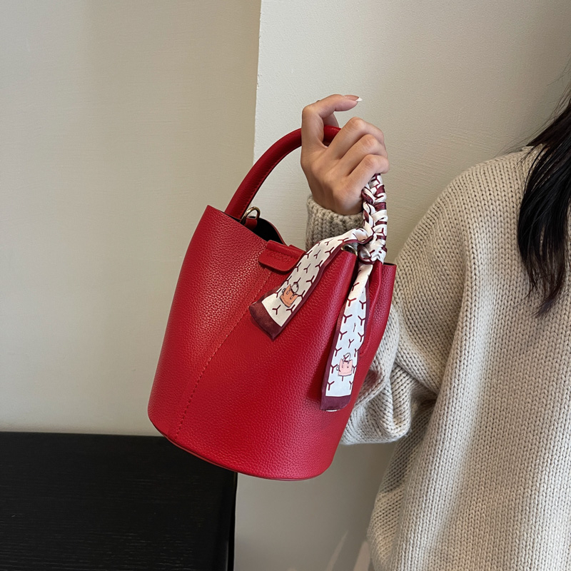 Red PU Bucket Shoulder and Cro - Luxury Bags For Women Sale recension och pris