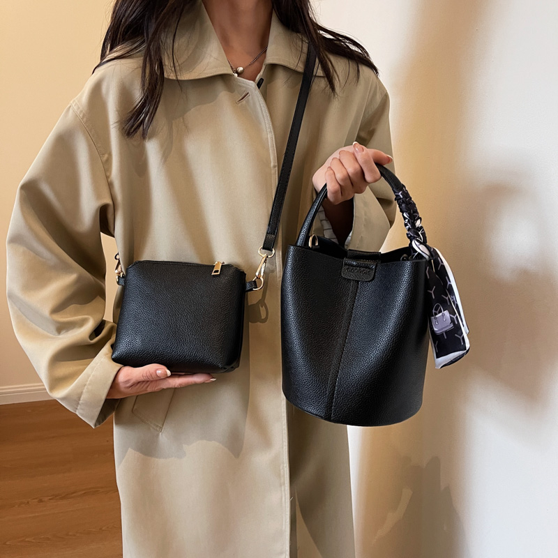 Red PU Bucket Shoulder and Cro - Luxury Bags For Women Sale recension och pris