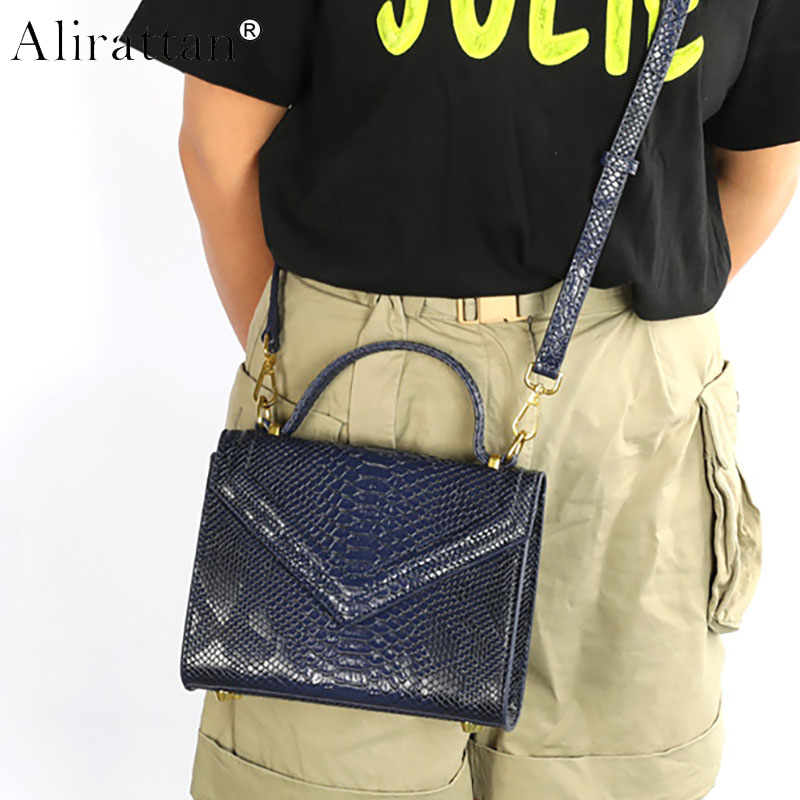 Dubai Women New Snake Pattern  - Luxury Bags In Dubai recension och pris